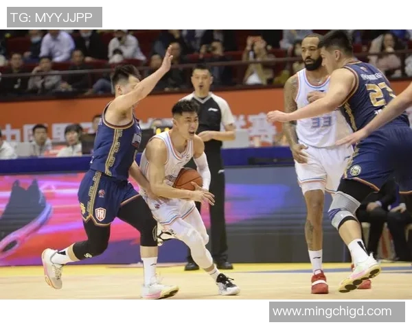 山东高速男篮迎战江苏队力争主场胜利全力以赴展现团队精神 山东高速男篮迎战江苏队力争主场胜利全力以赴展现团队精神